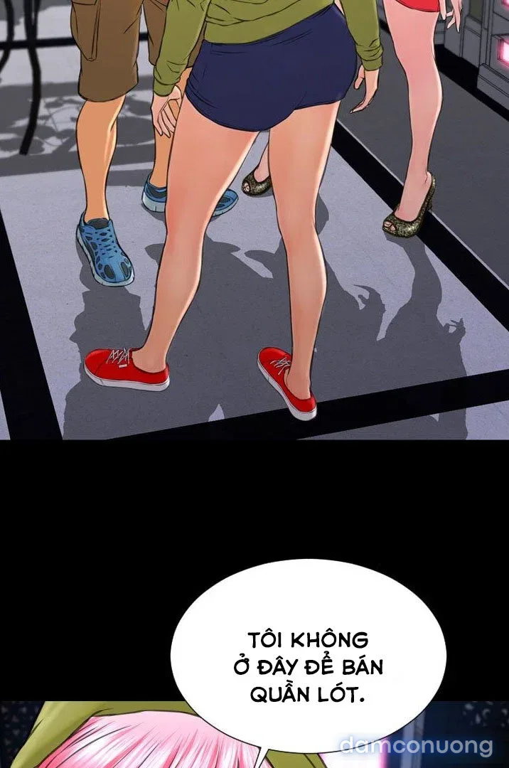 Em gái bán hàng sextoy 