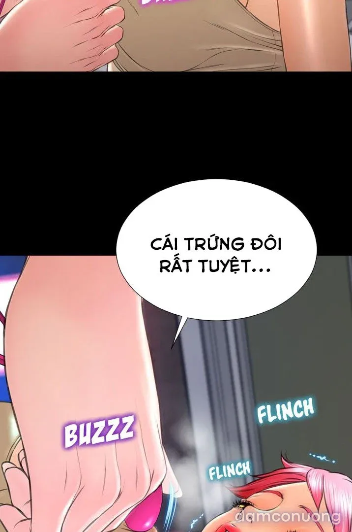 Em gái bán hàng sextoy 