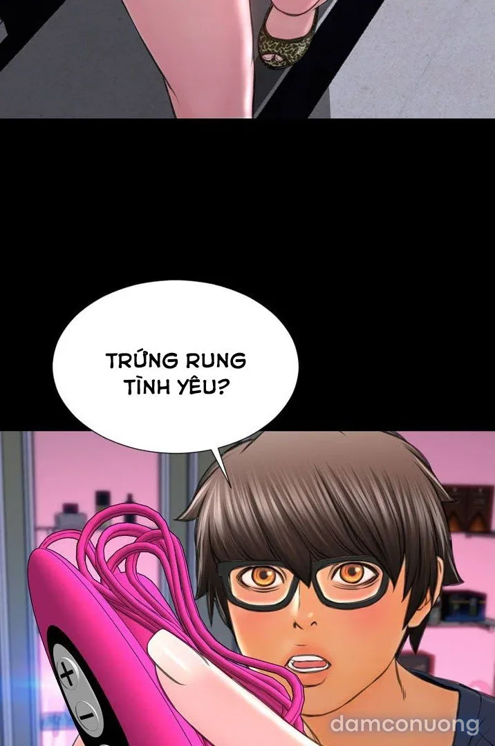 Em gái bán hàng sextoy 