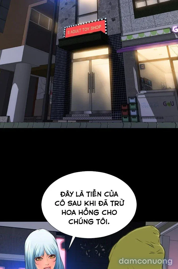 Em gái bán hàng sextoy 