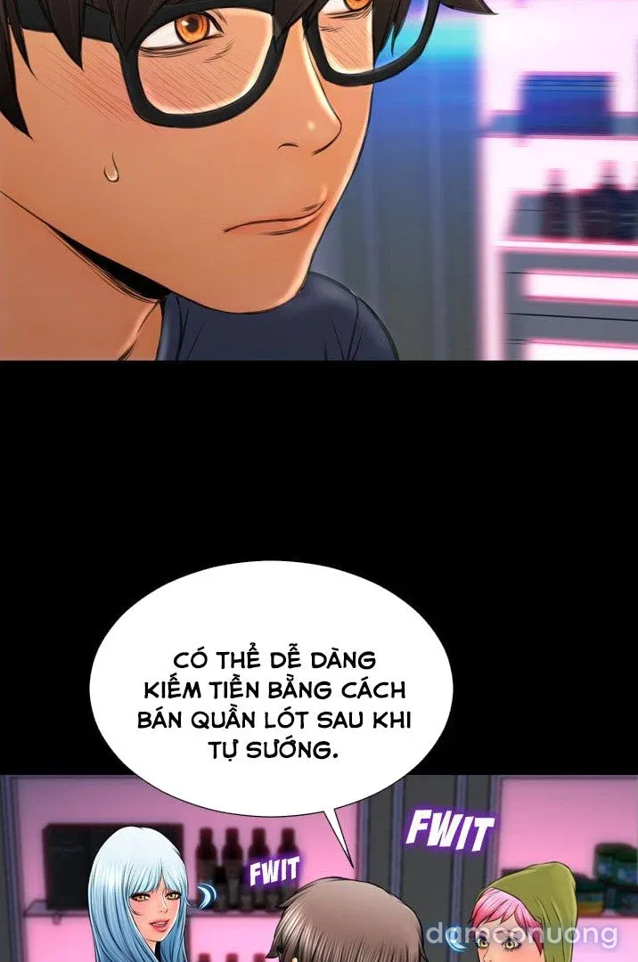 Em gái bán hàng sextoy 