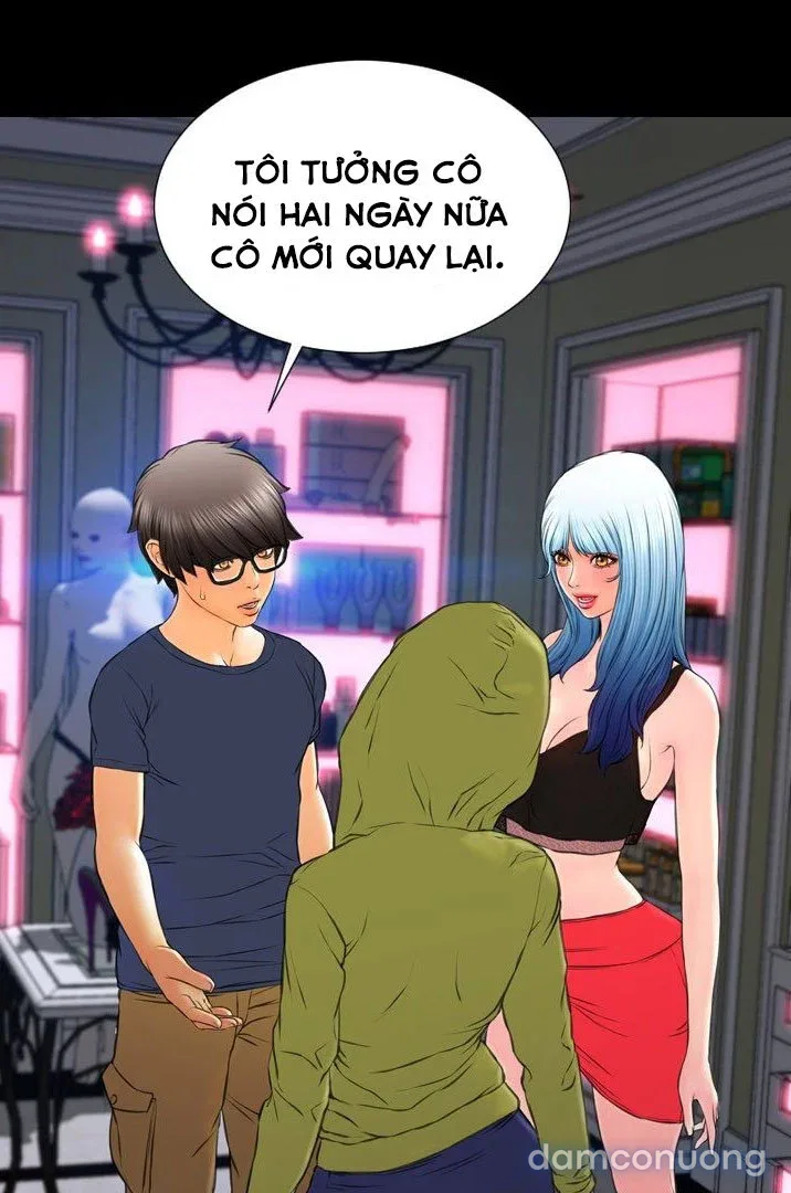 Em gái bán hàng sextoy 