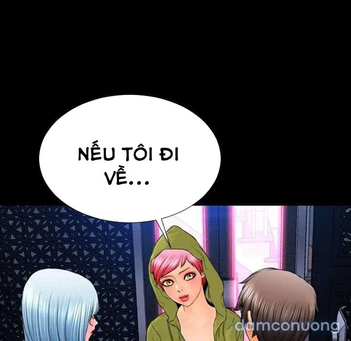 Em gái bán hàng sextoy 