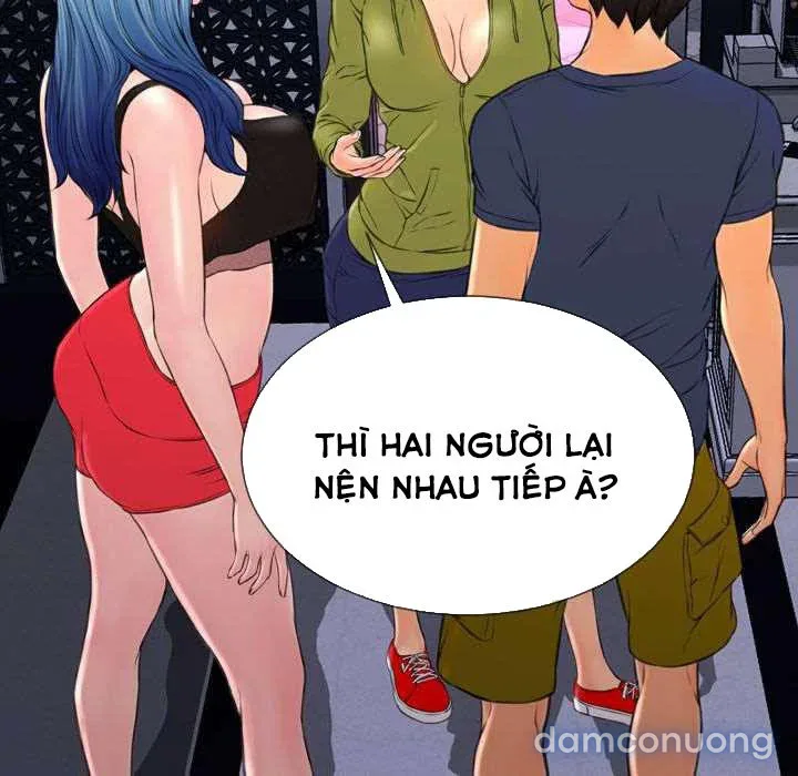 Em gái bán hàng sextoy 