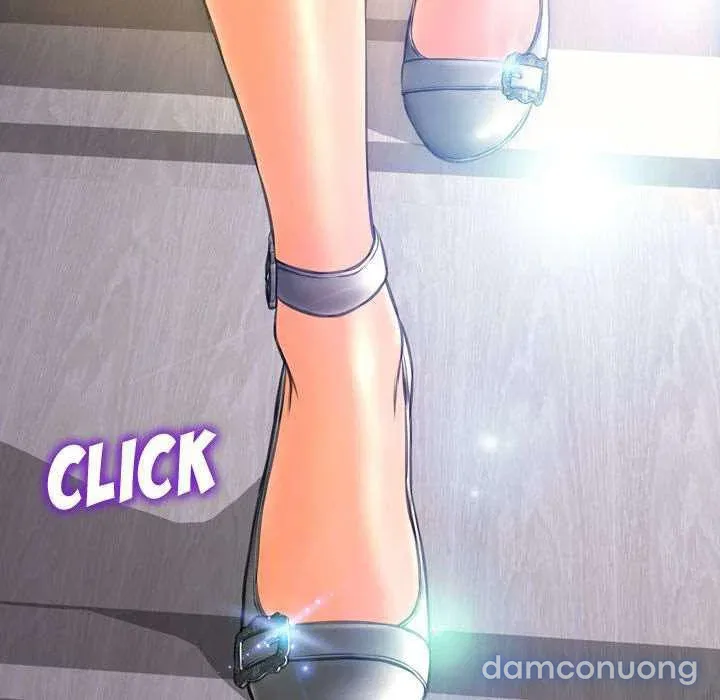 Em gái bán hàng sextoy 
