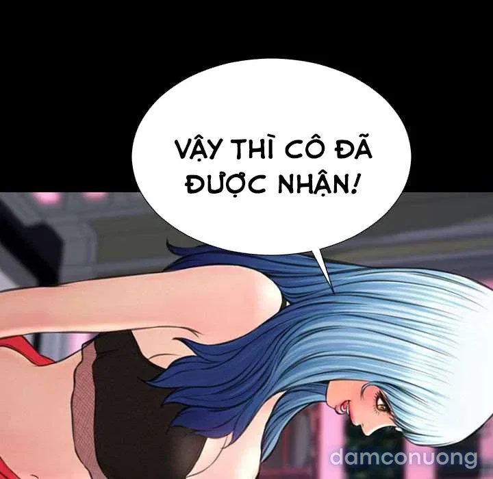 Em gái bán hàng sextoy 