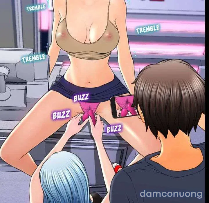 Em gái bán hàng sextoy 