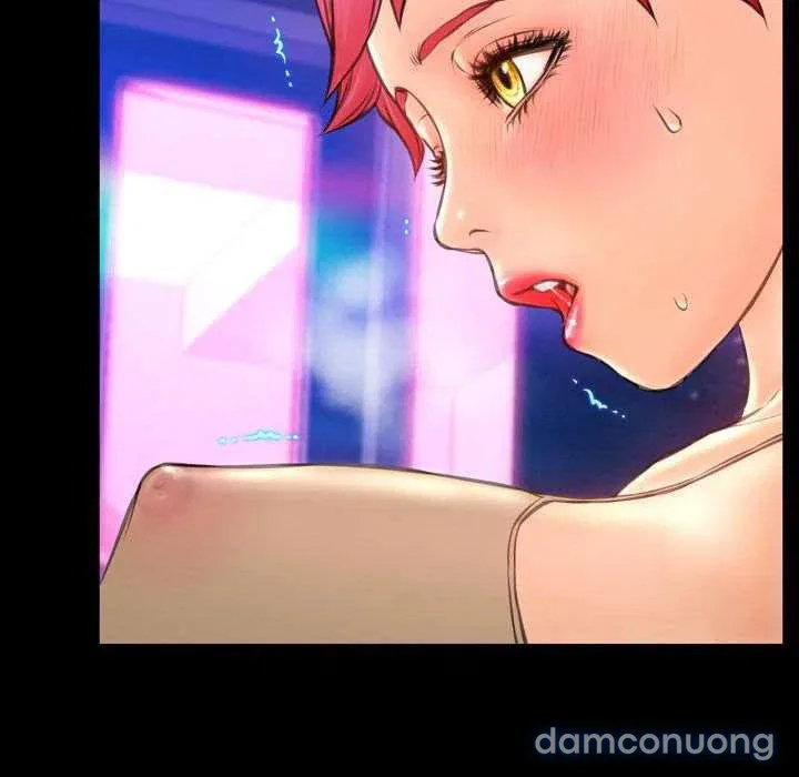 Em gái bán hàng sextoy 