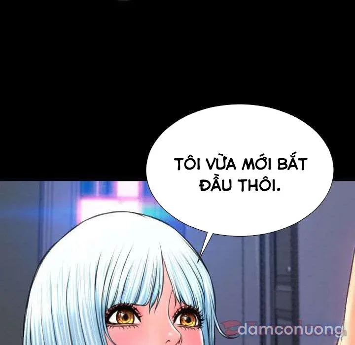 Em gái bán hàng sextoy 