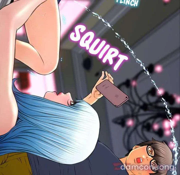 Em gái bán hàng sextoy 