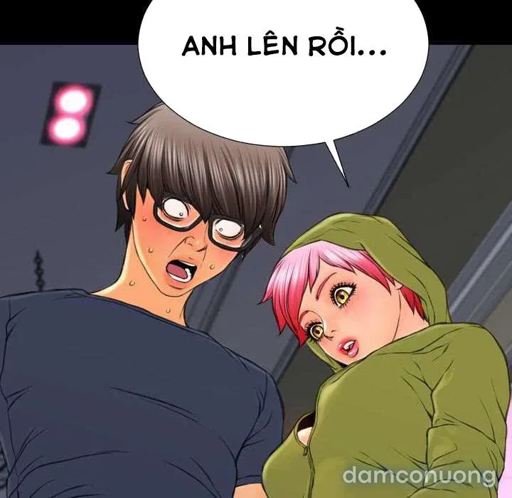 Em gái bán hàng sextoy 
