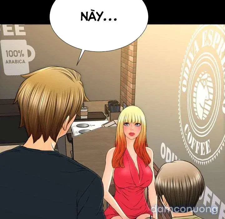 Em gái bán hàng sextoy 
