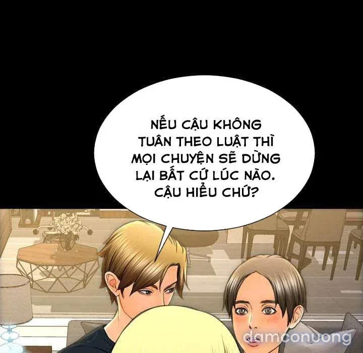 Em gái bán hàng sextoy 
