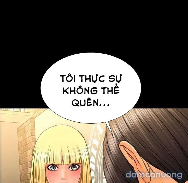 Em gái bán hàng sextoy 