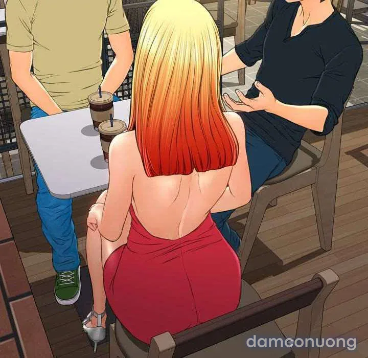 Em gái bán hàng sextoy 
