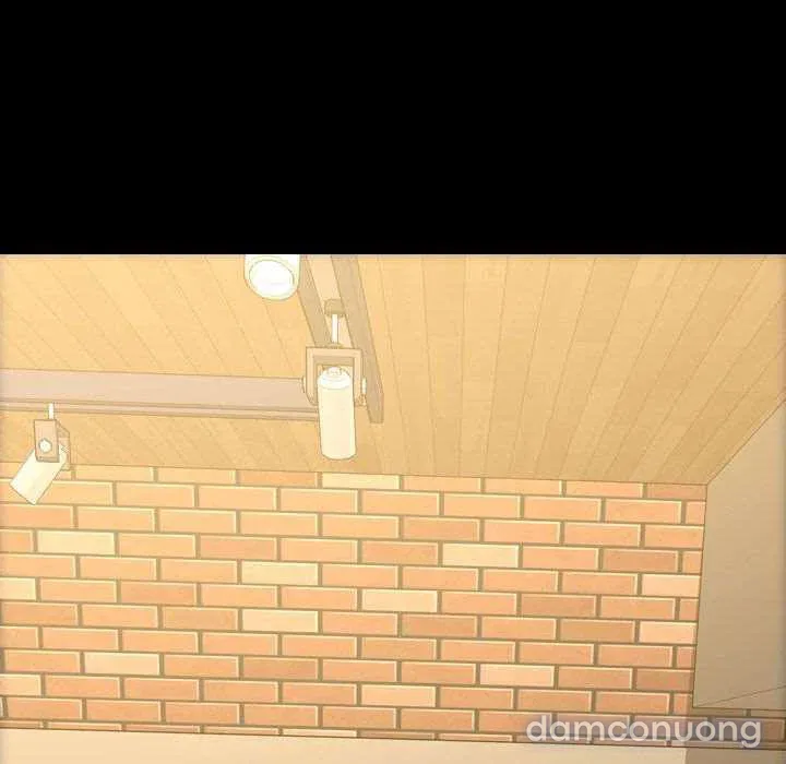 Em gái bán hàng sextoy 