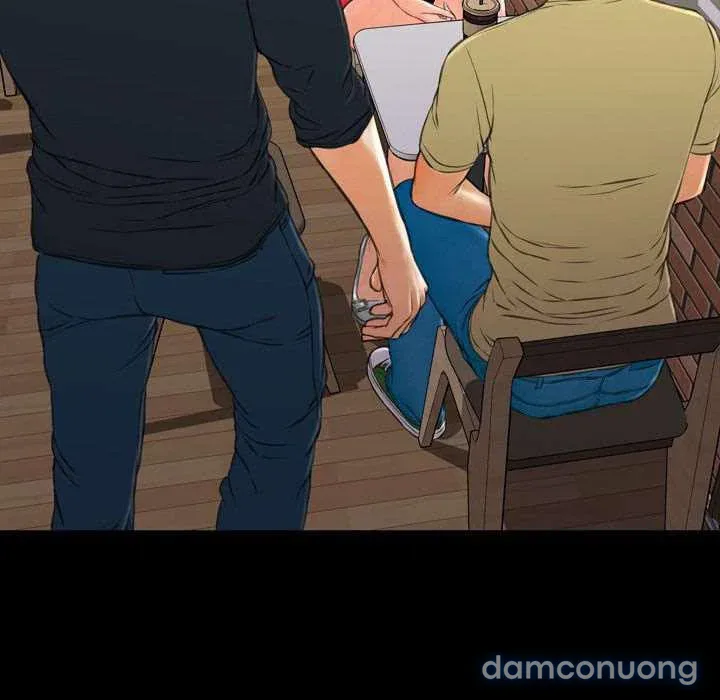 Em gái bán hàng sextoy 