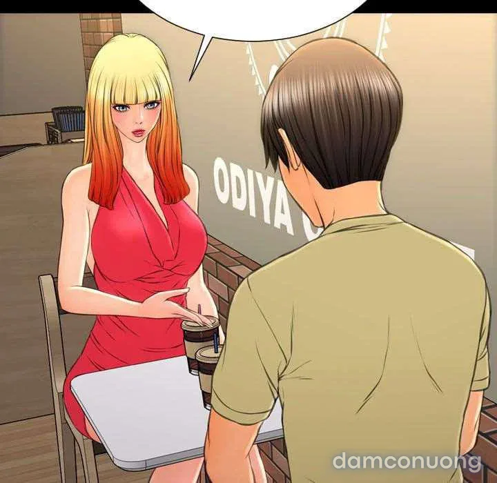 Em gái bán hàng sextoy 