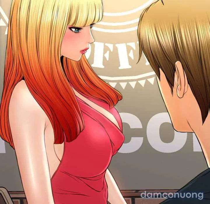 Em gái bán hàng sextoy 
