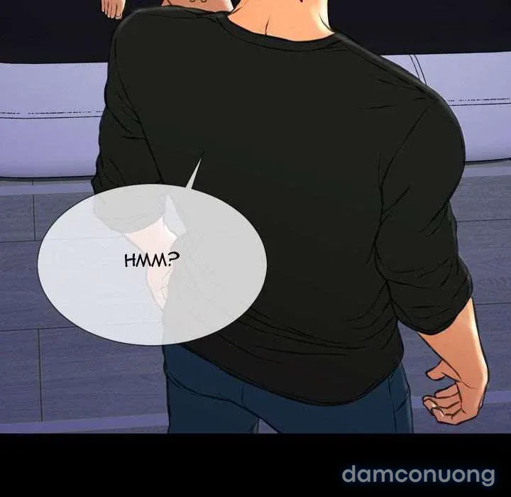 Em gái bán hàng sextoy 