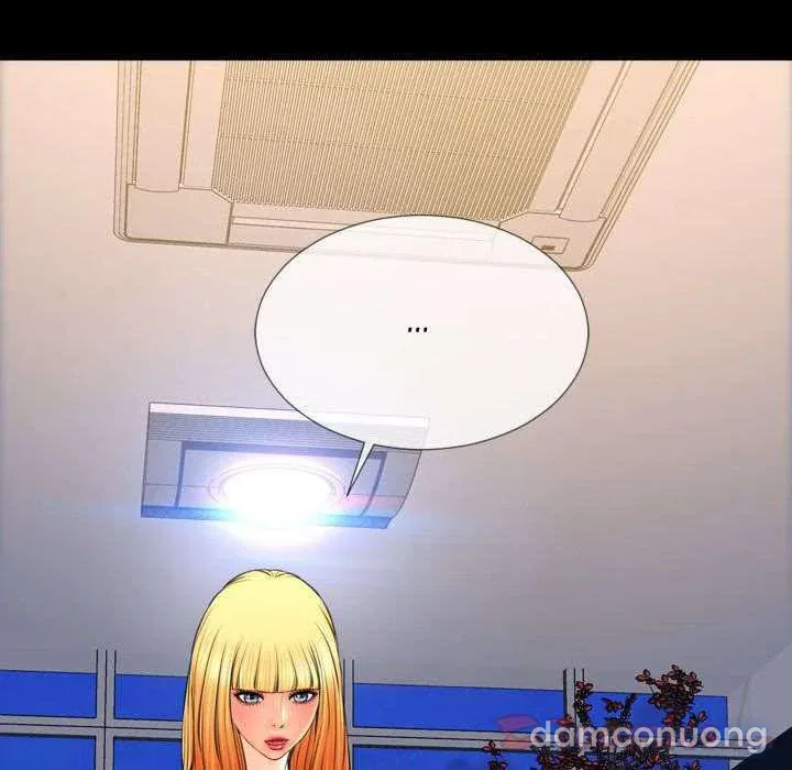 Em gái bán hàng sextoy 