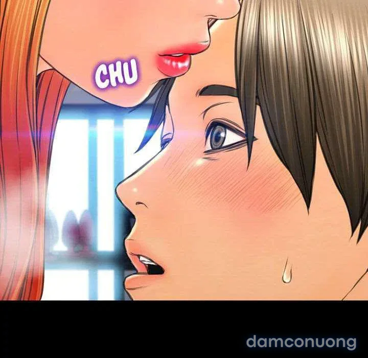 Em gái bán hàng sextoy 
