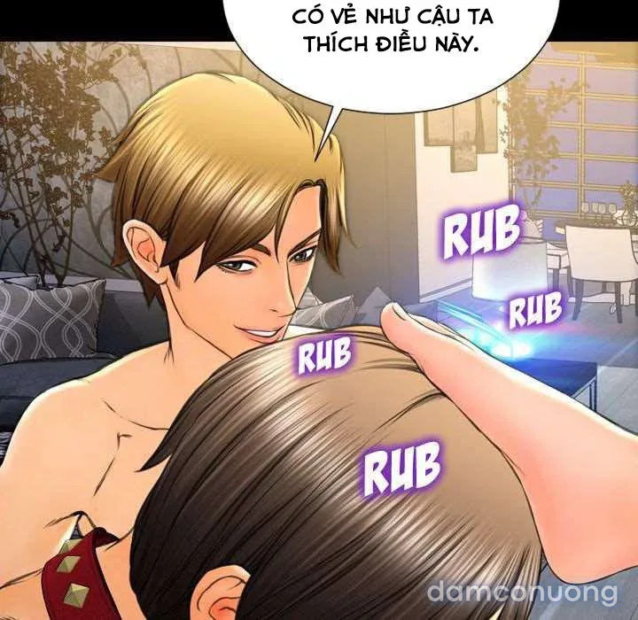 Em gái bán hàng sextoy 
