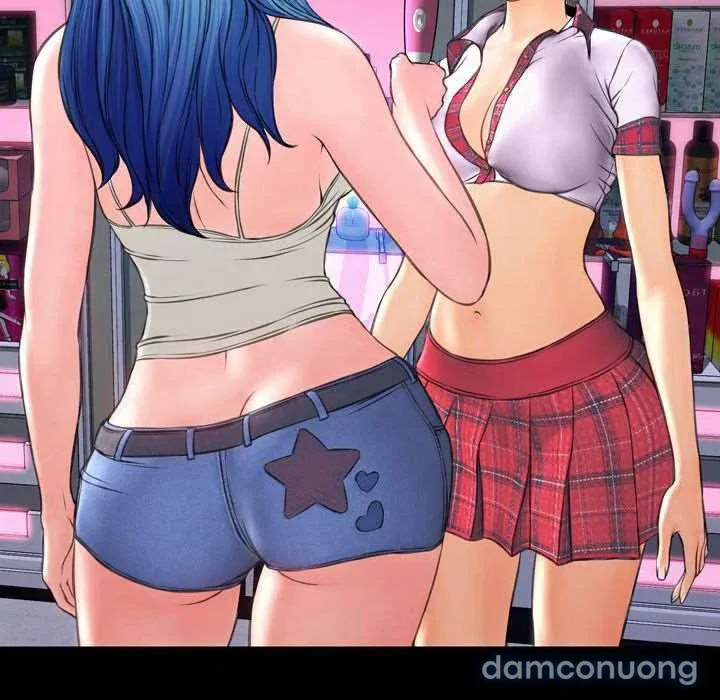 Em gái bán hàng sextoy 