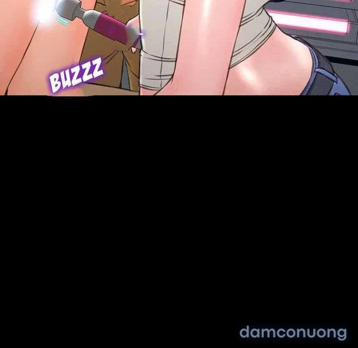 Em gái bán hàng sextoy 