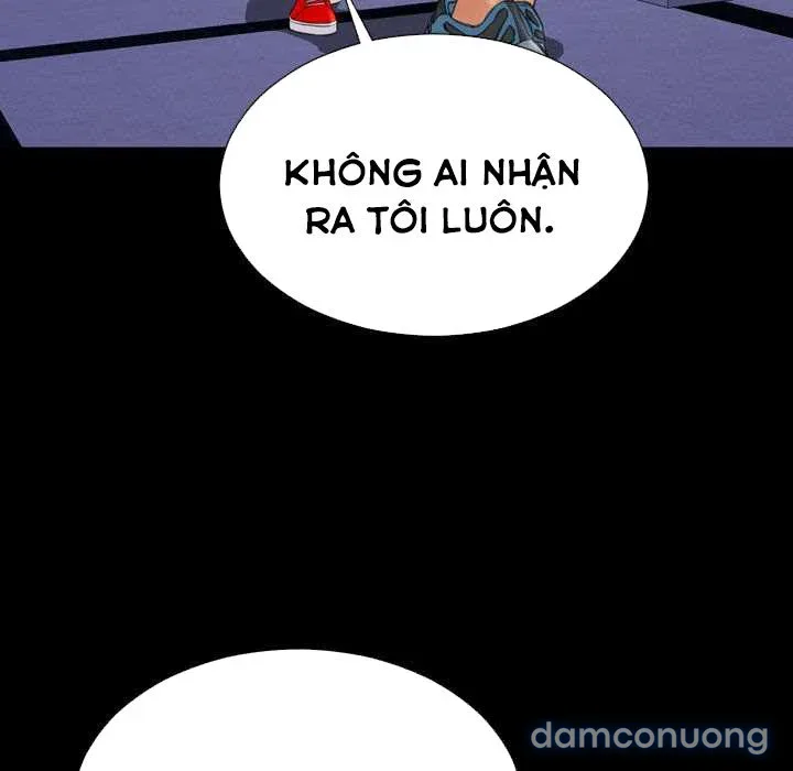 Em gái bán hàng sextoy 