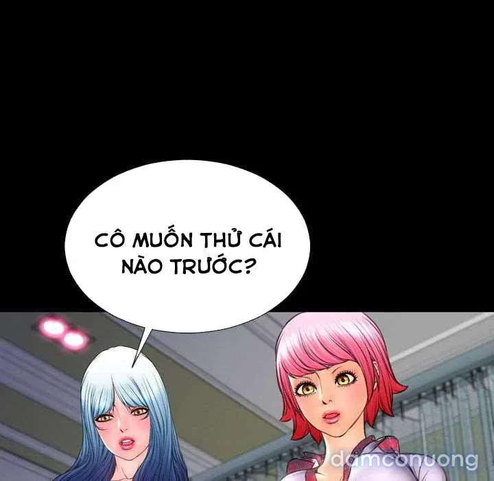 Em gái bán hàng sextoy 