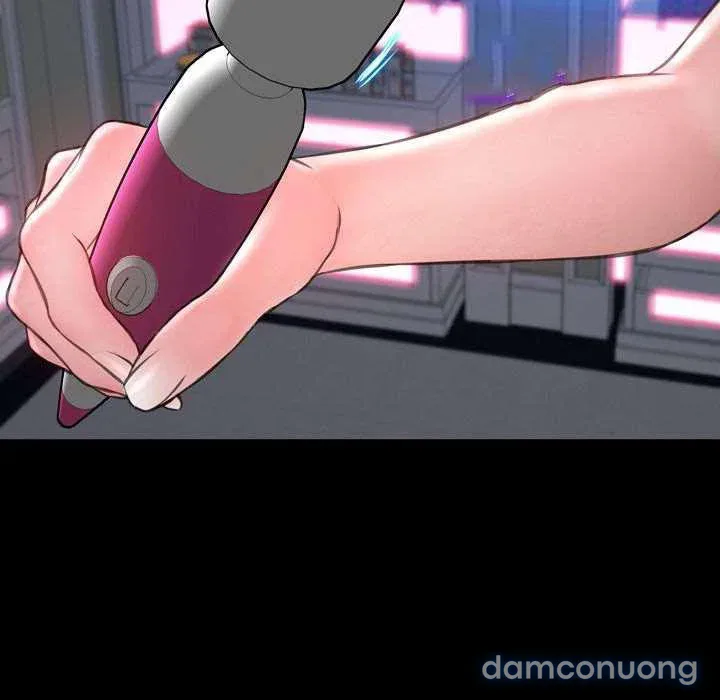 Em gái bán hàng sextoy 