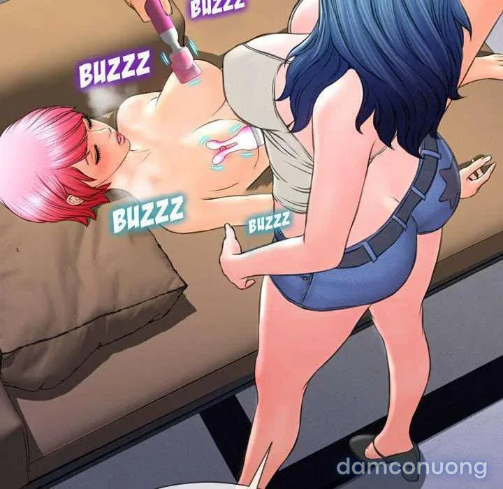 Em gái bán hàng sextoy 