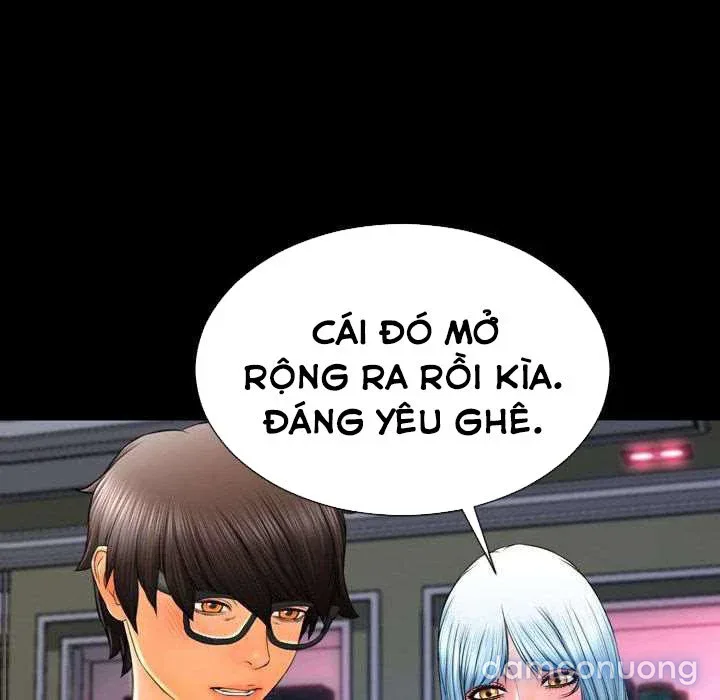 Em gái bán hàng sextoy 