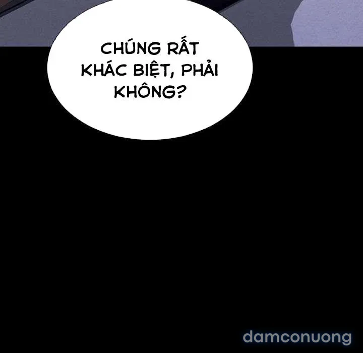 Em gái bán hàng sextoy 
