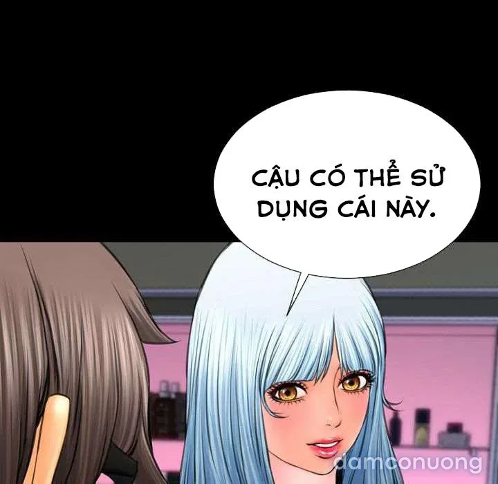 Em gái bán hàng sextoy 