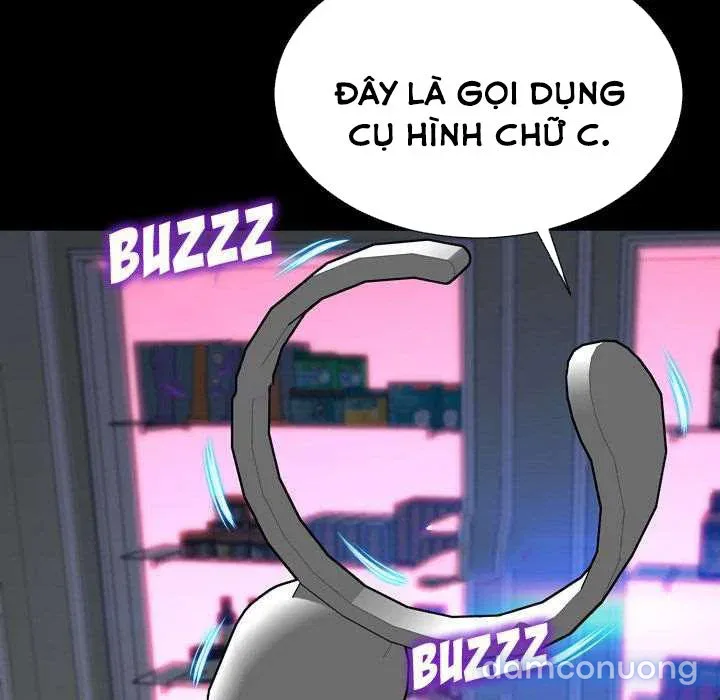 Em gái bán hàng sextoy 