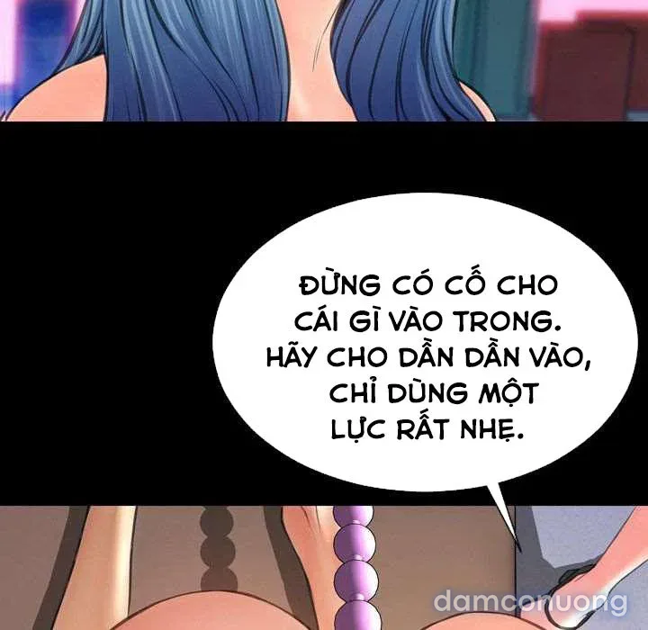Em gái bán hàng sextoy 