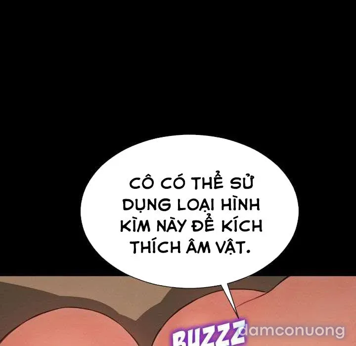 Em gái bán hàng sextoy 