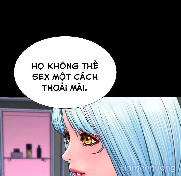 Em gái bán hàng sextoy 