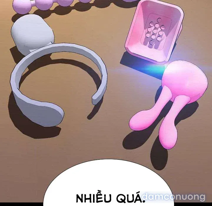 Em gái bán hàng sextoy 