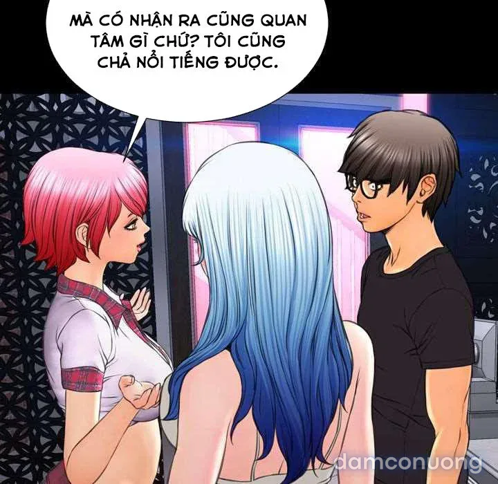 Em gái bán hàng sextoy 