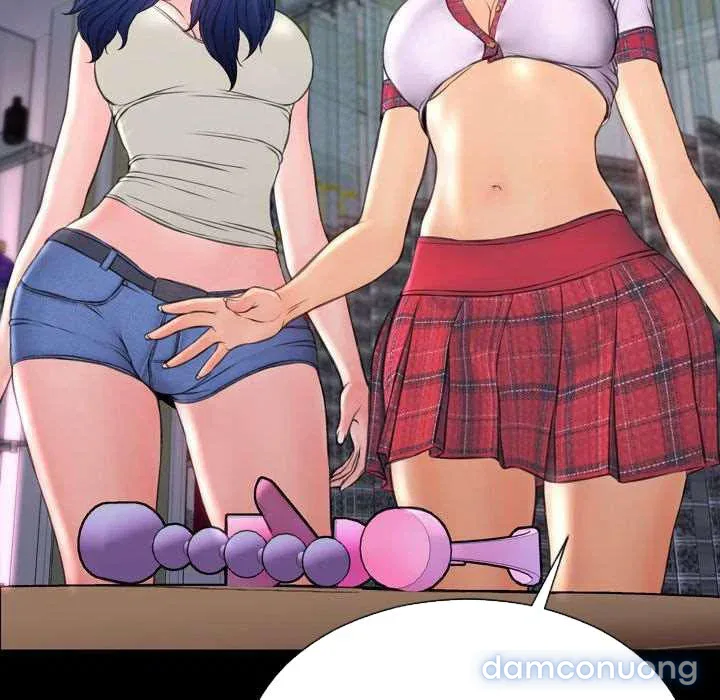 Em gái bán hàng sextoy 