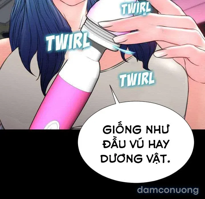 Em gái bán hàng sextoy 