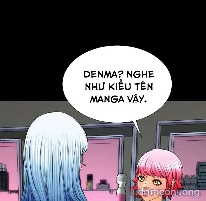 Em gái bán hàng sextoy 