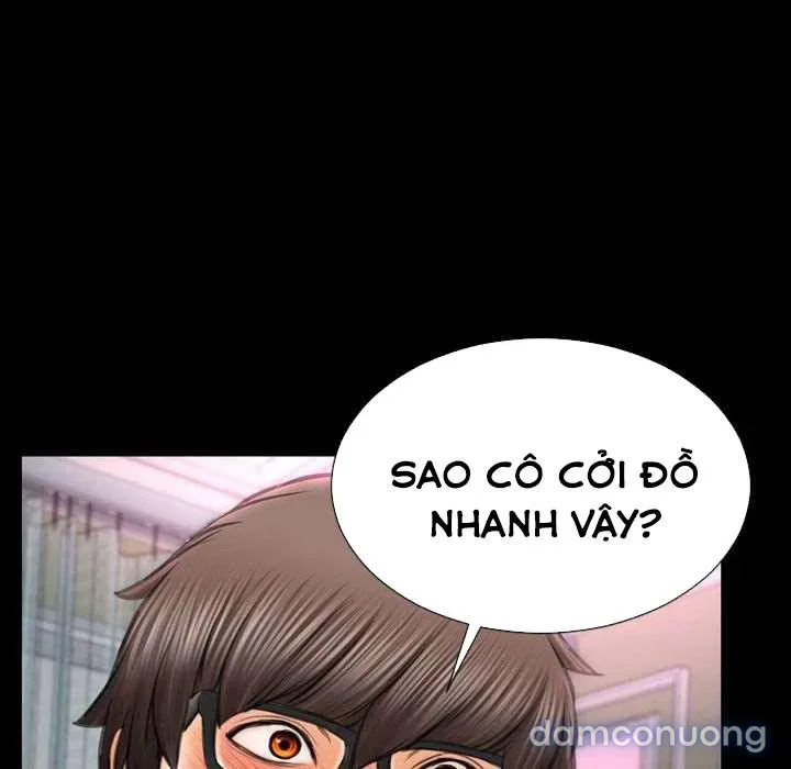 Em gái bán hàng sextoy 