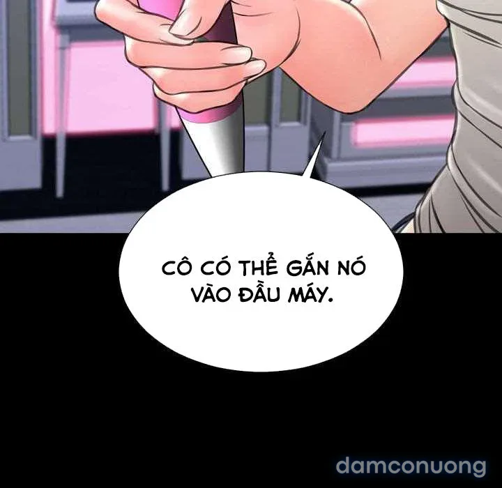 Em gái bán hàng sextoy 