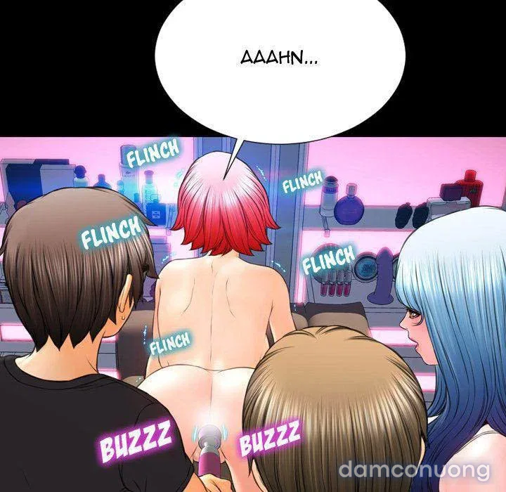 Em gái bán hàng sextoy 