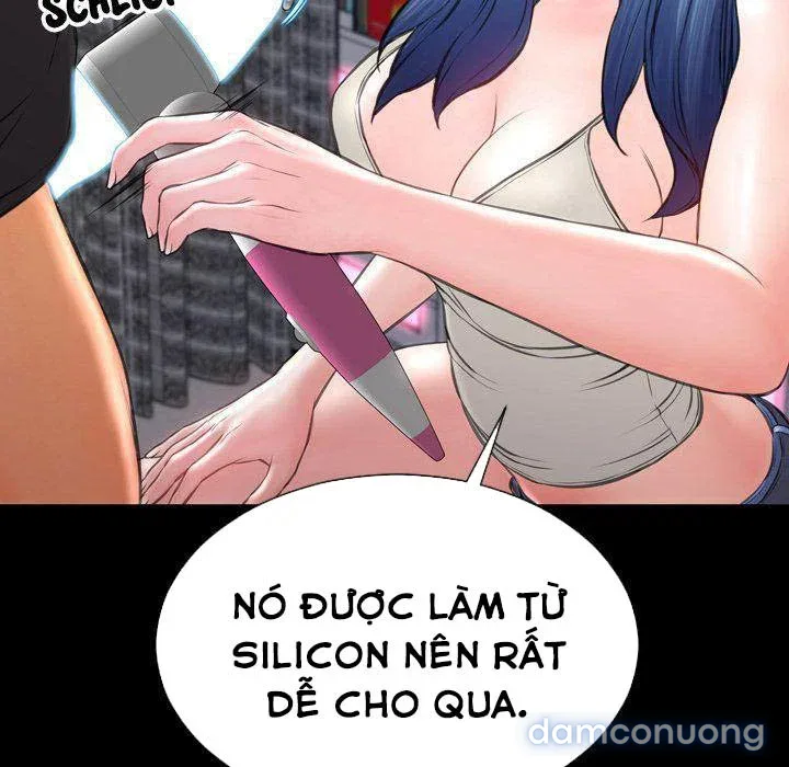 Em gái bán hàng sextoy 