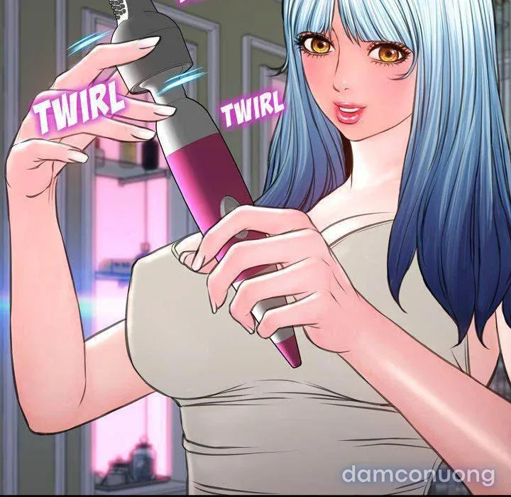 Em gái bán hàng sextoy 